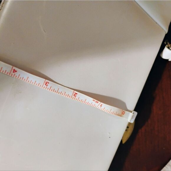 White Structured Clutch with Geometric Design - Picture 10 of 12